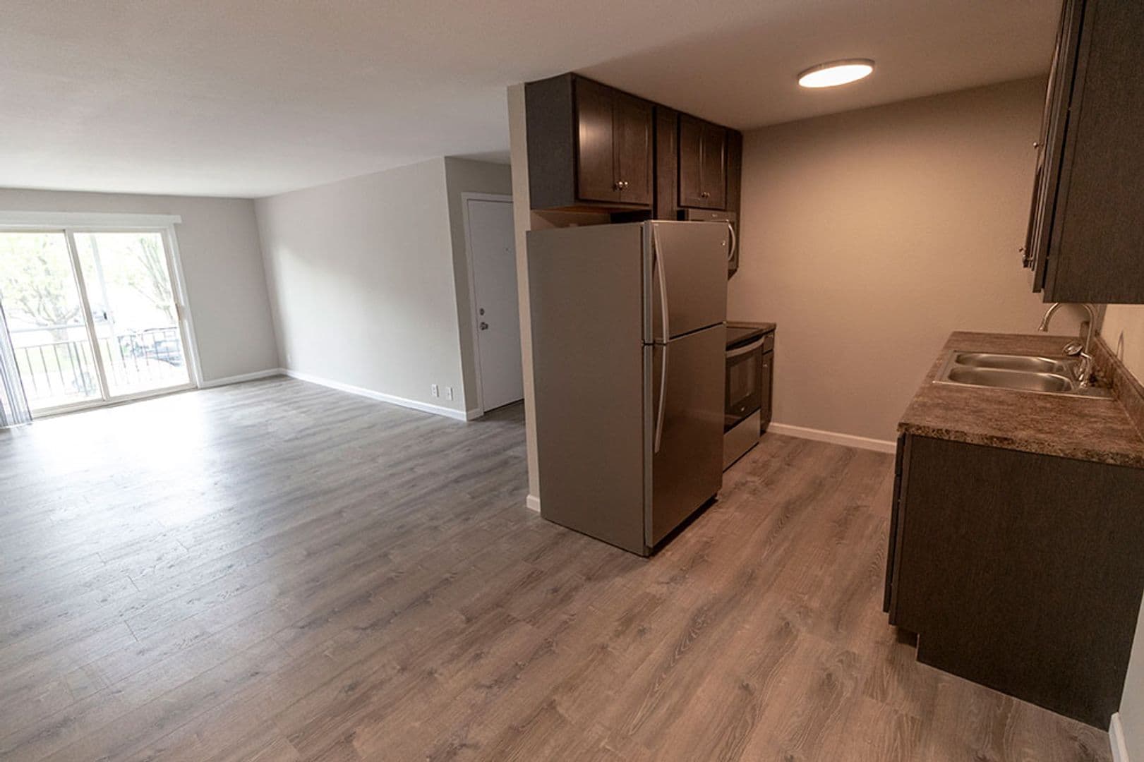 Columbia Apartment: 3408 Balboa Ln #44