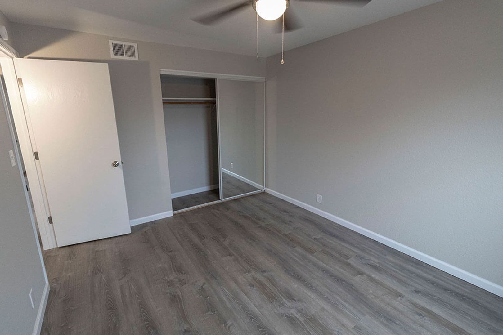 Columbia Apartment: 3408 Balboa Ln #26
