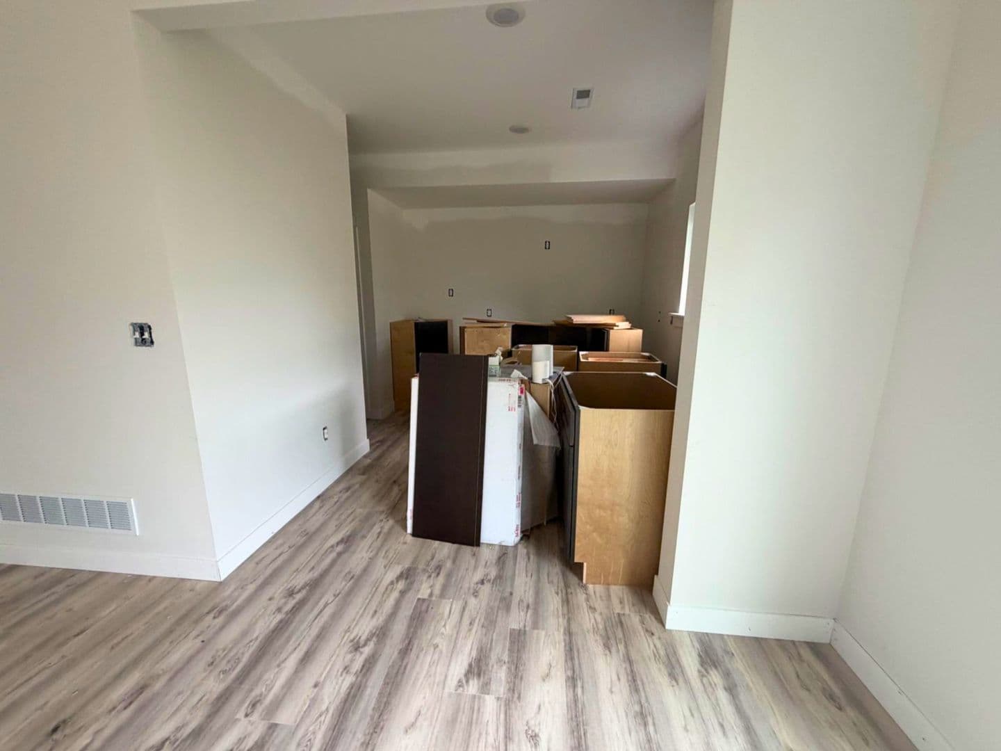 Columbia House: 5000 Derby Ridge Dr - 503