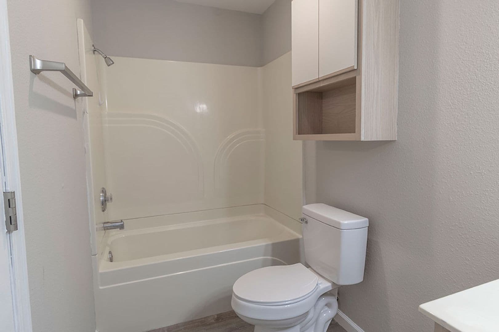 Columbia Apartment: 3408 Balboa Ln #31