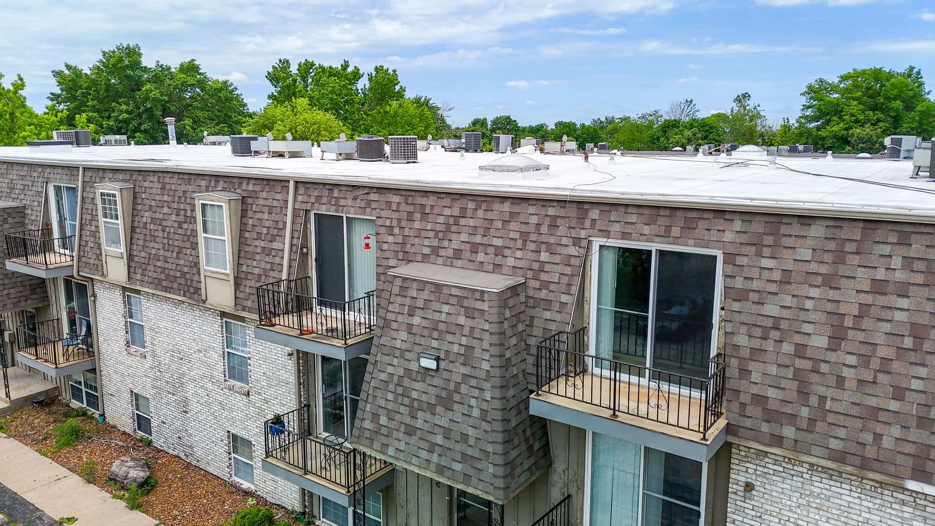 Columbia Apartment: 3408 Balboa Ln #44