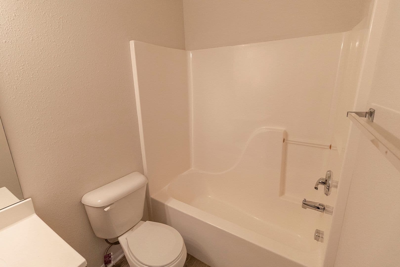 Columbia House: 5000 Derby Ridge Dr - 307