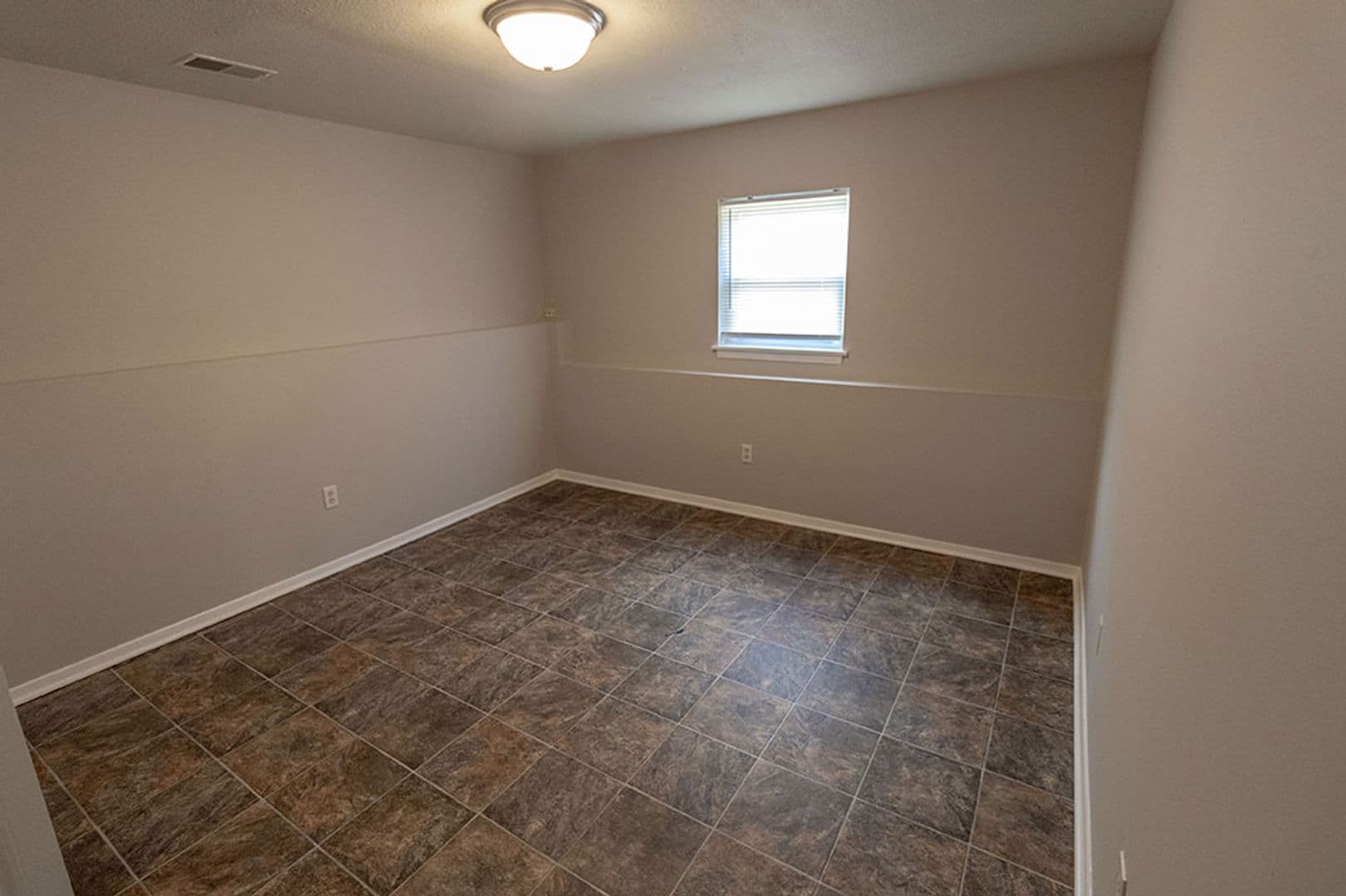 Columbia House: 1011 W Ash St