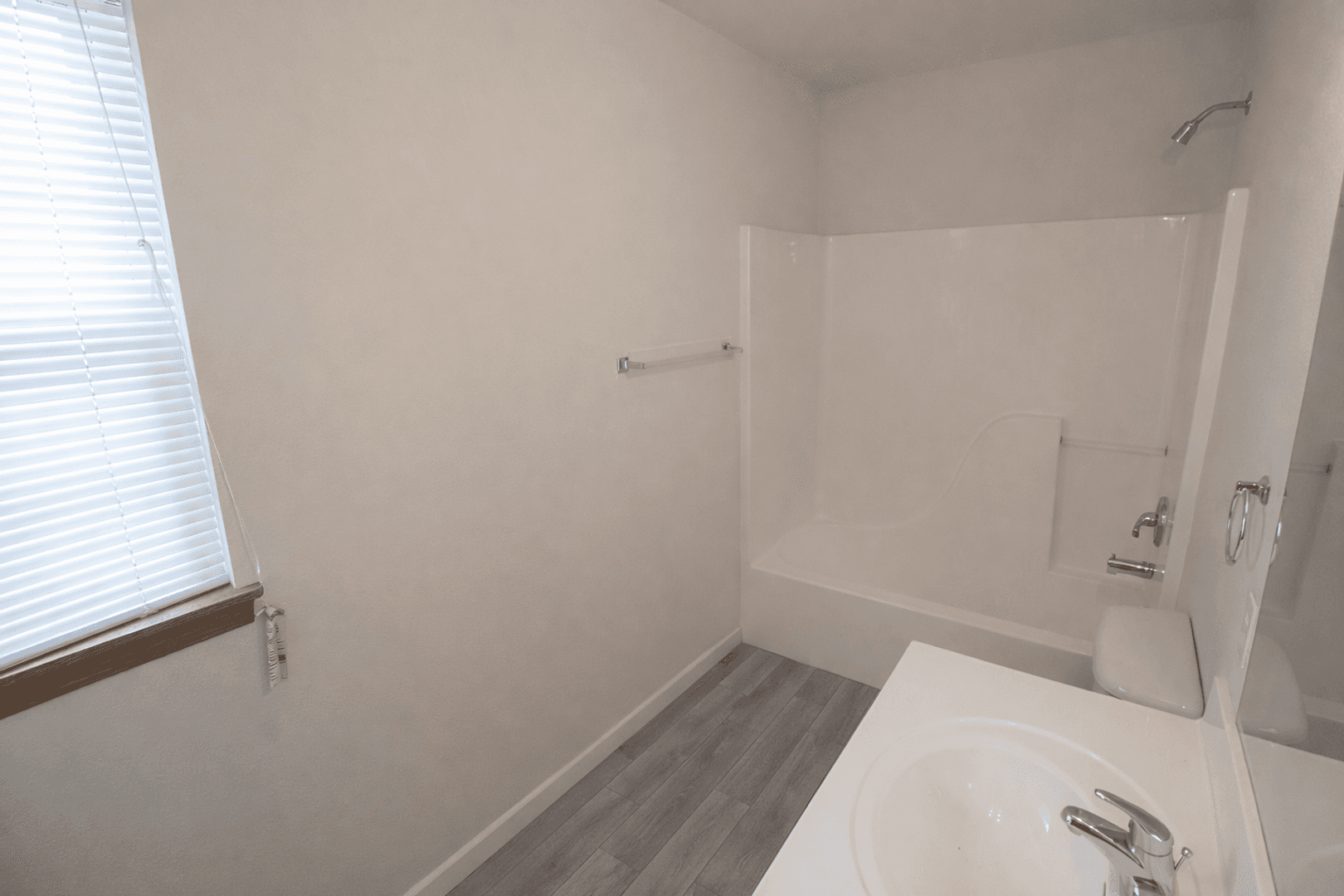 Columbia House: 5000 Derby Ridge Dr - 104