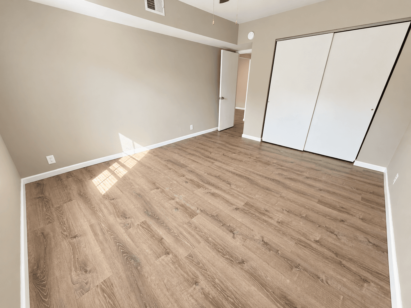 Columbia Apartment: 3408 Balboa Ln #45