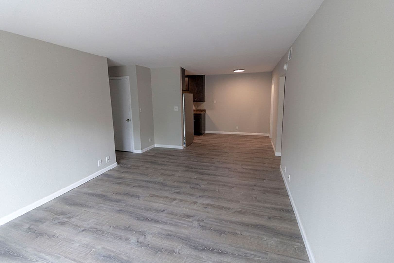 Columbia Apartment: 3408 Balboa Ln #44