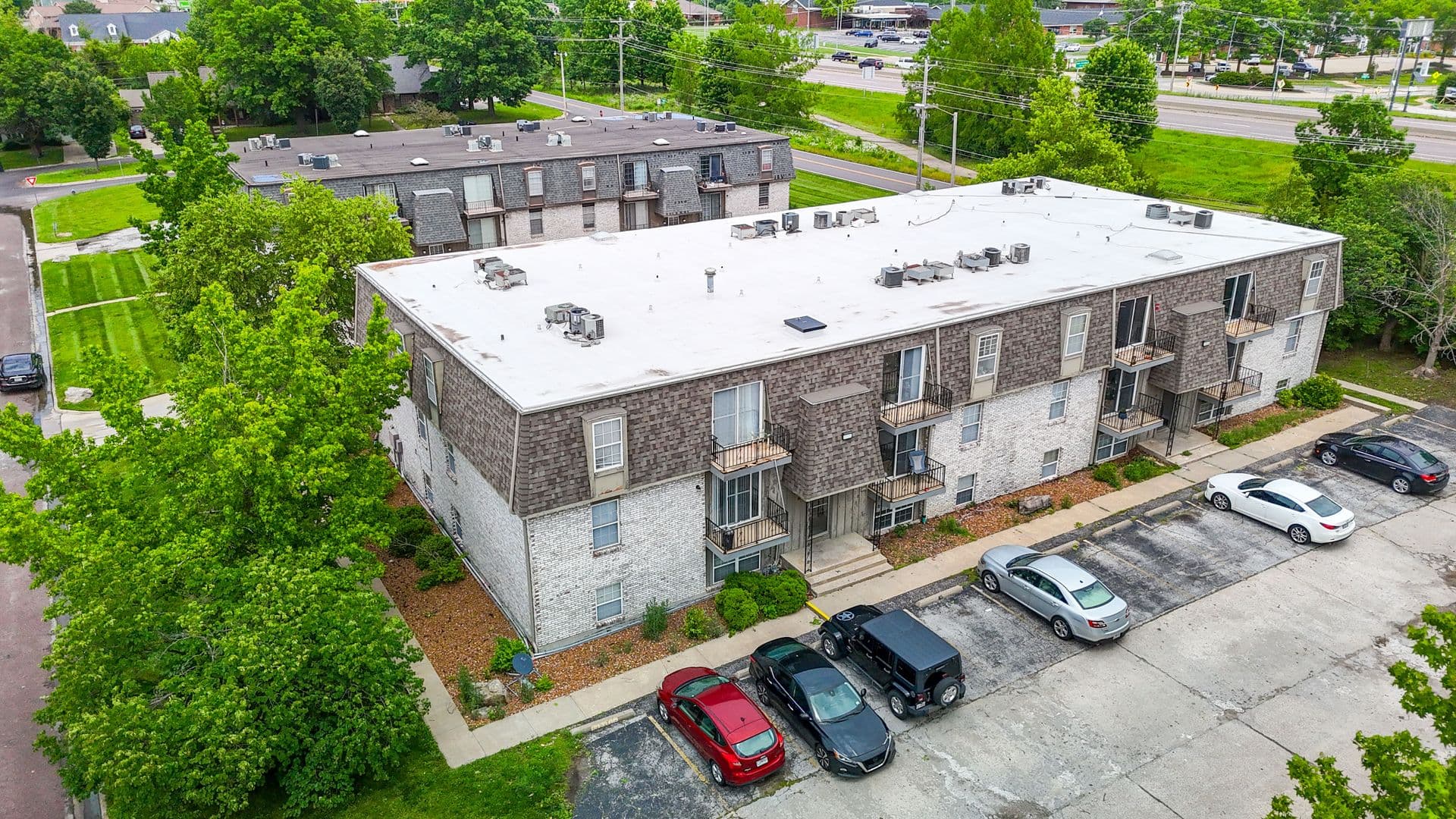 Columbia Apartment: 3408 Balboa Ln #48