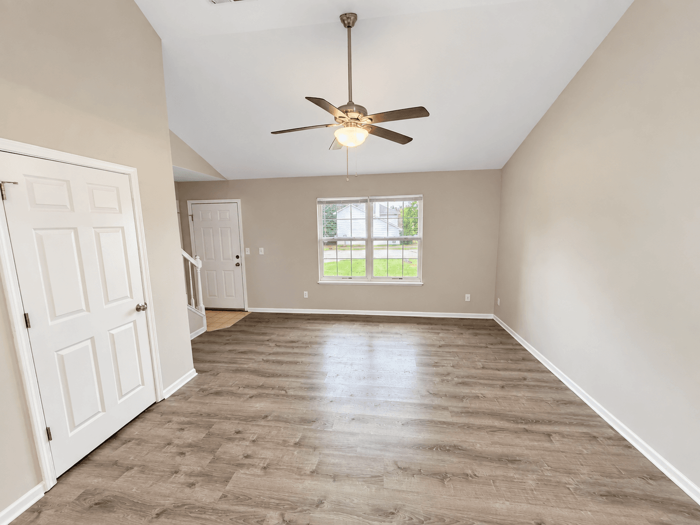 Columbia House: 1306 Godas Cir