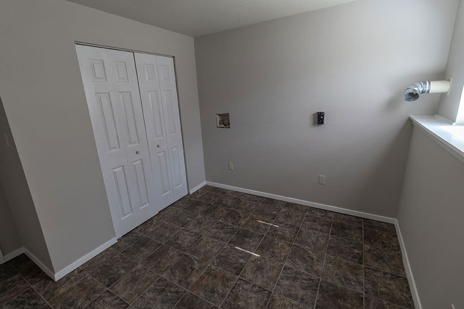 Columbia House: 1011 W Ash St
