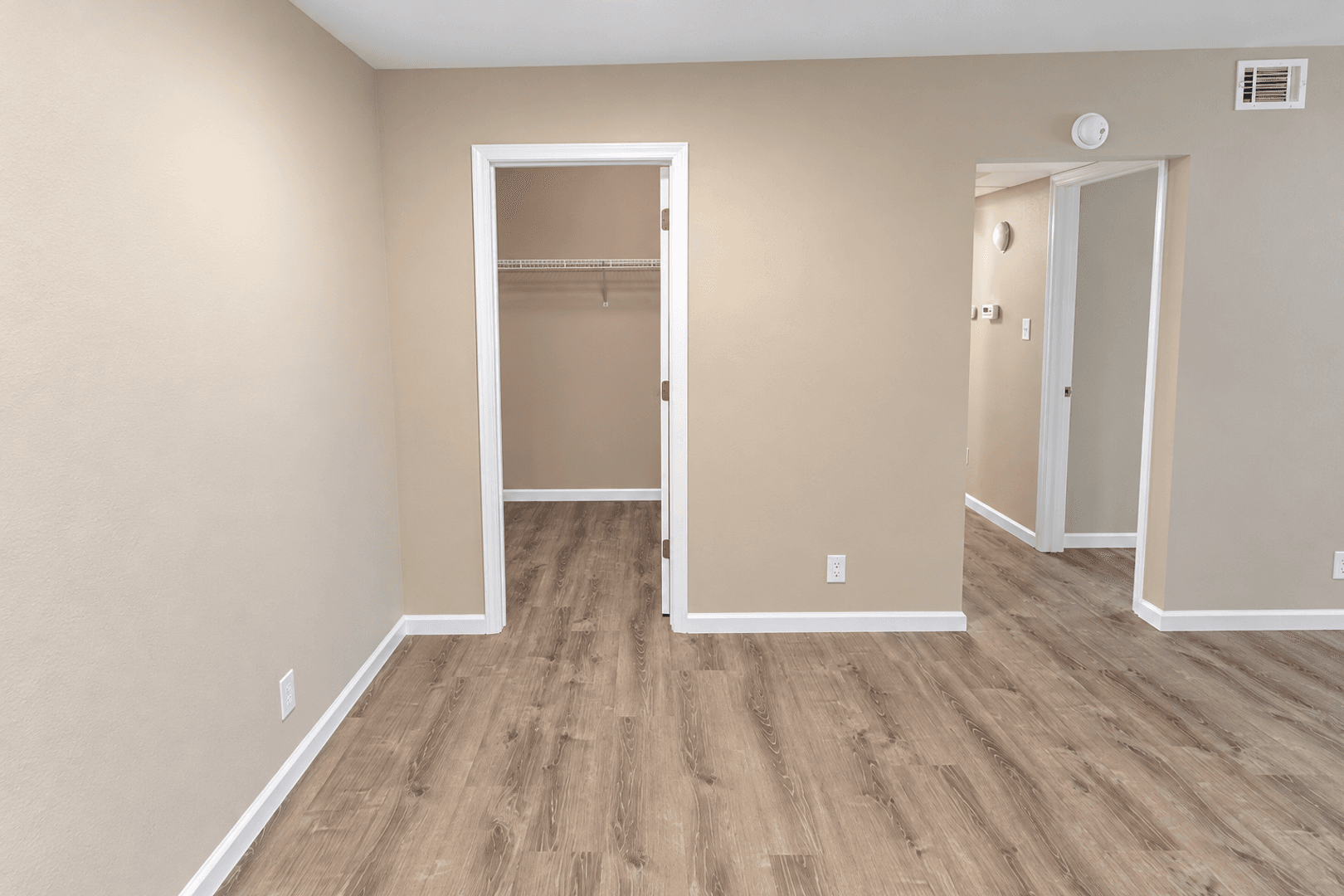 Columbia Apartment: 3408 Balboa Ln #43