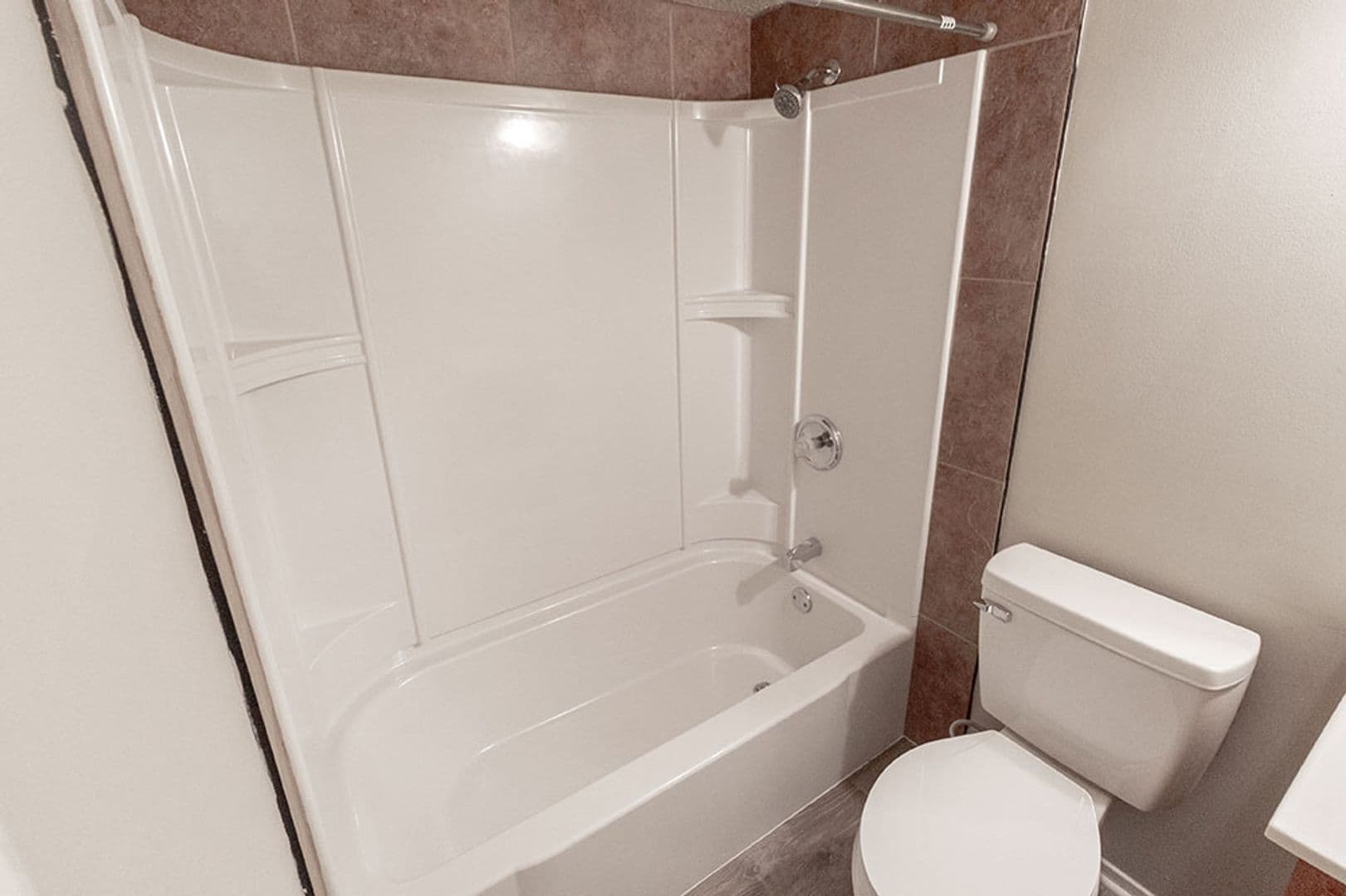 Columbia House: 212 Wheaton Ct