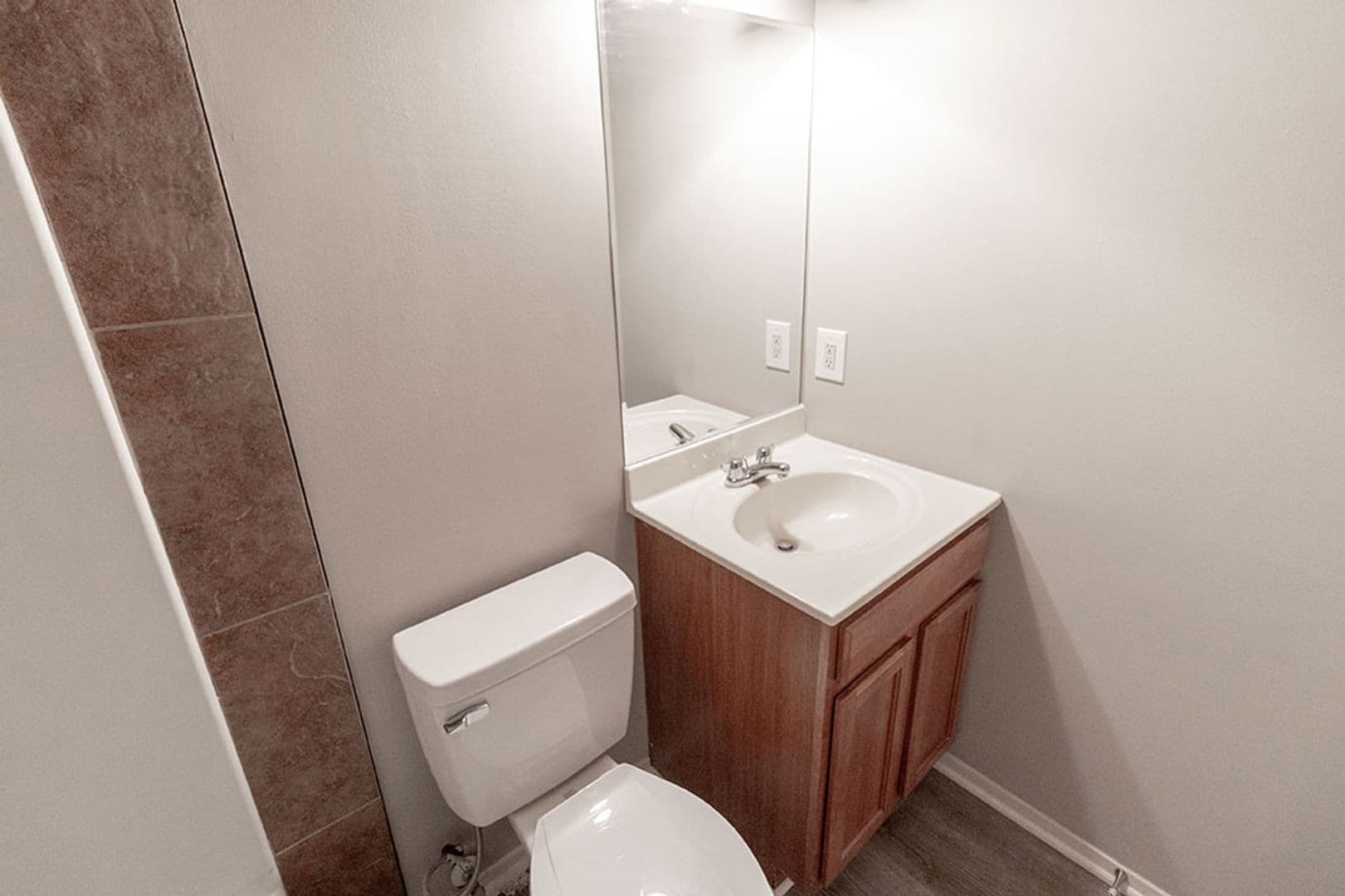 Columbia House: 212 Wheaton Ct