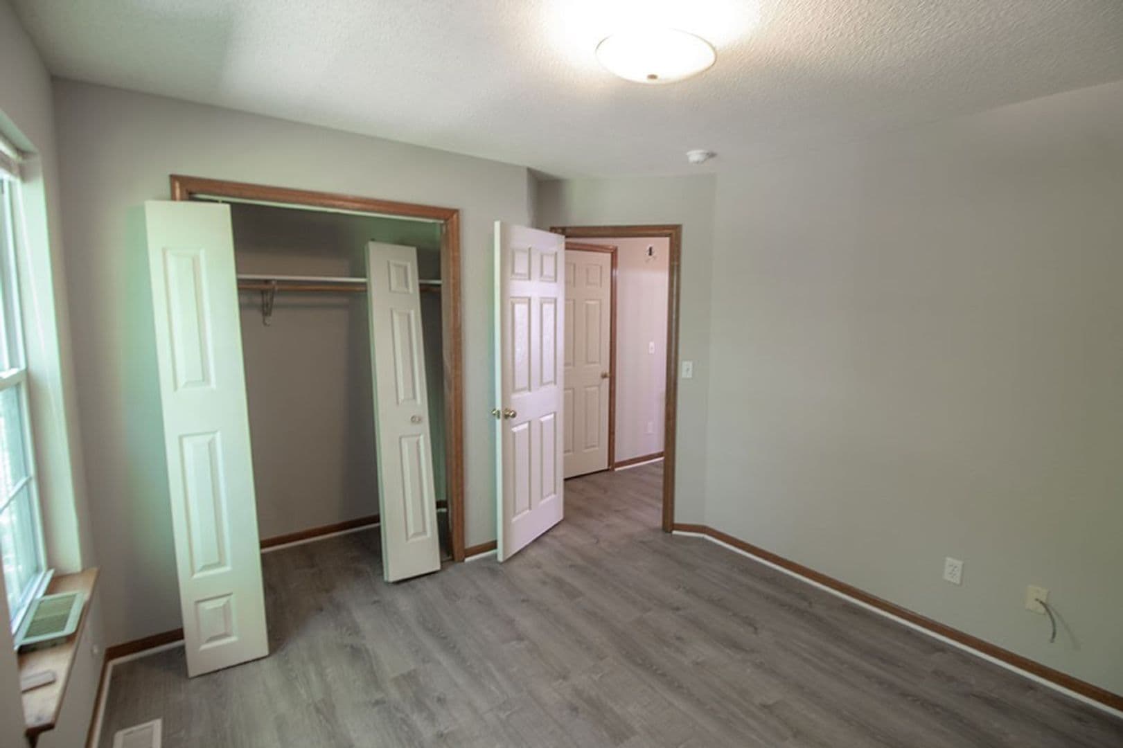 Columbia Apartment: 1316 Valley Creek