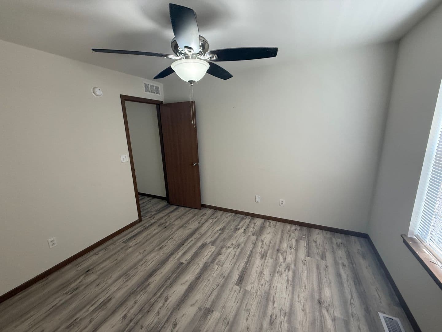 Columbia House: 5000 Derby Ridge Dr - 208