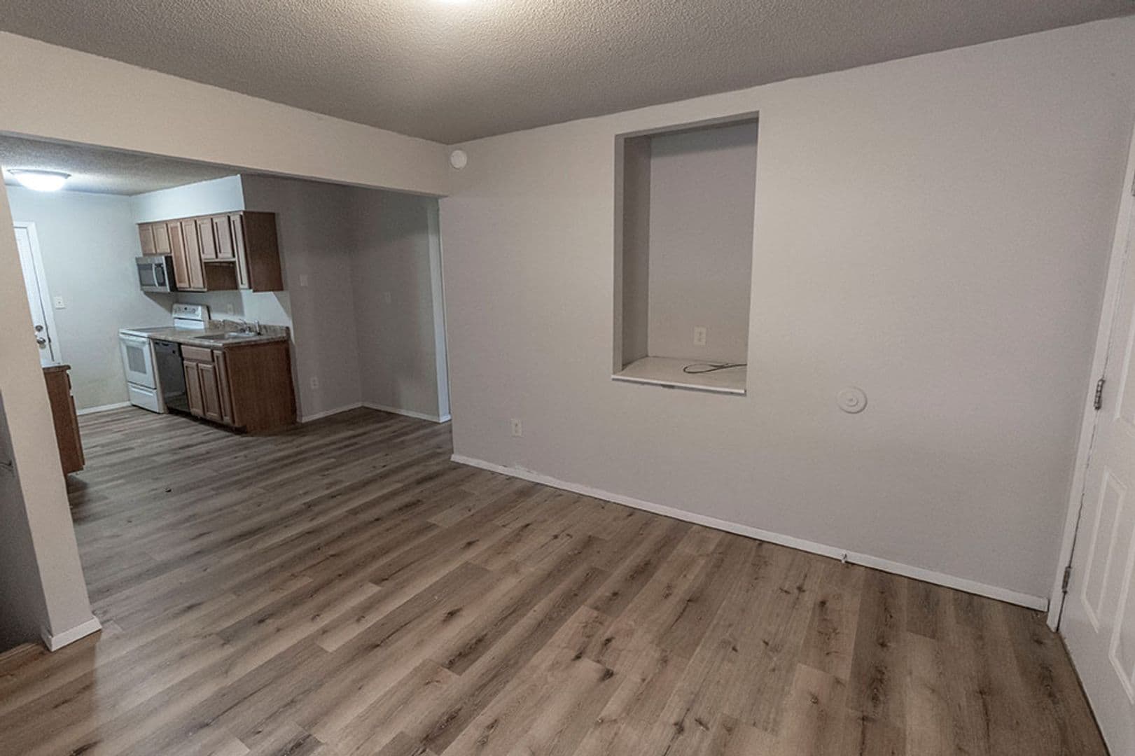 Columbia House: 216 Wheaton Ct