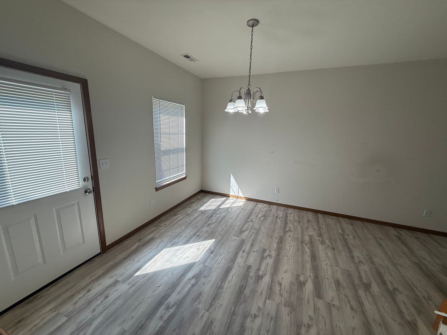 Columbia House: 5000 Derby Ridge Dr - 208