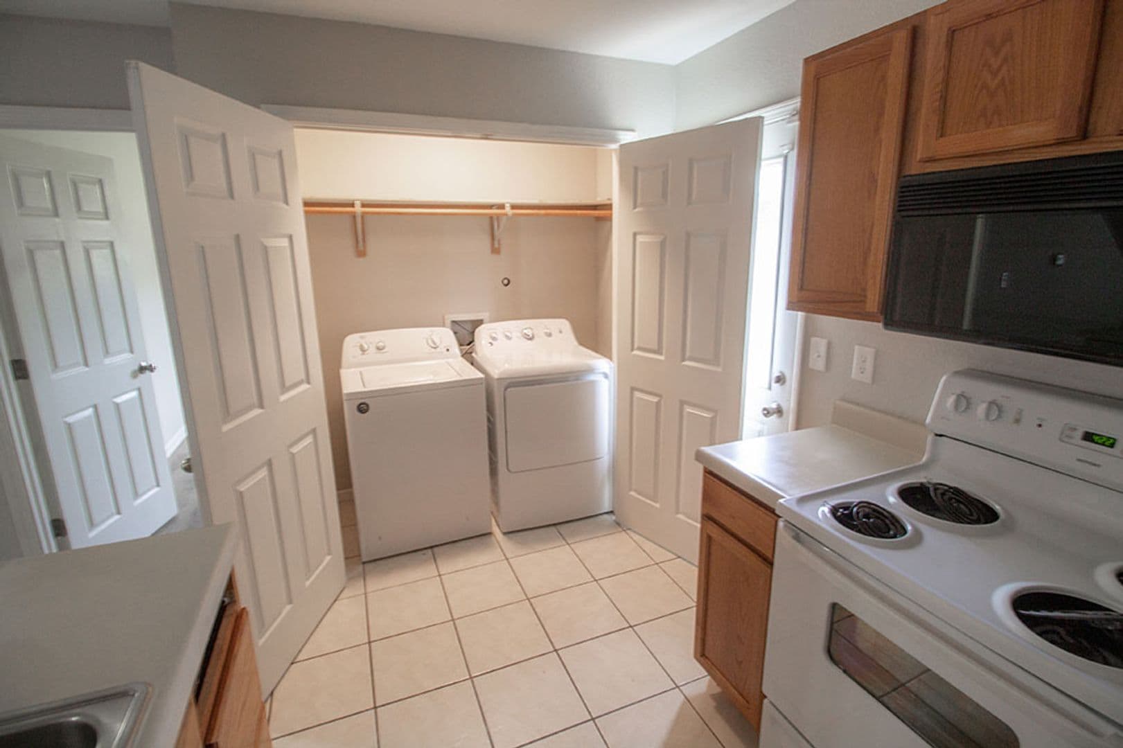 Columbia House: 1602 High Quest Cir