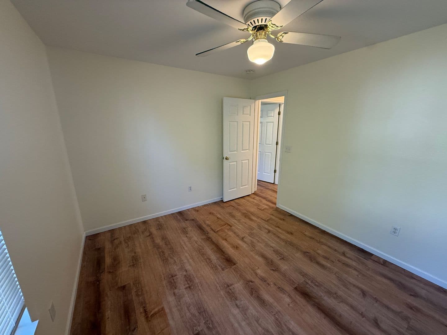 Columbia House: 1326 N Frideriki Dr
