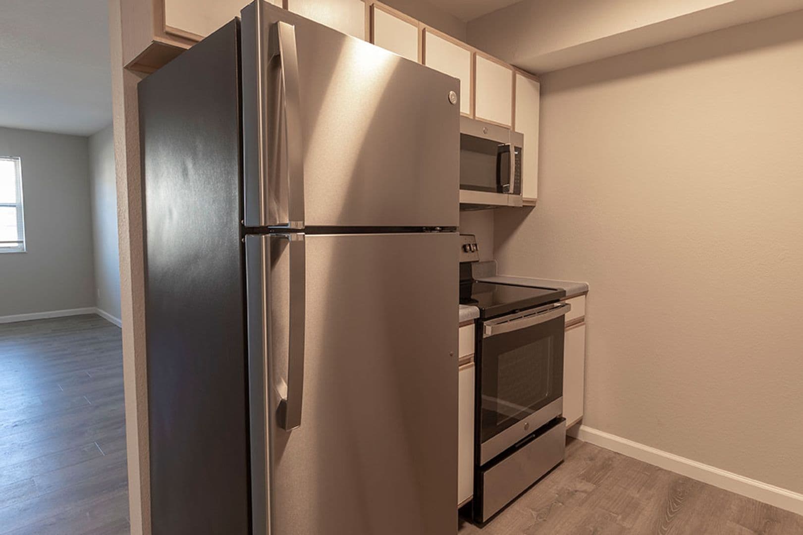 Columbia Apartment: 3408 Balboa Ln #31