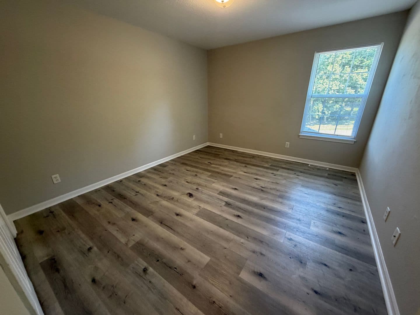 Columbia House: 5308 Godas Cir