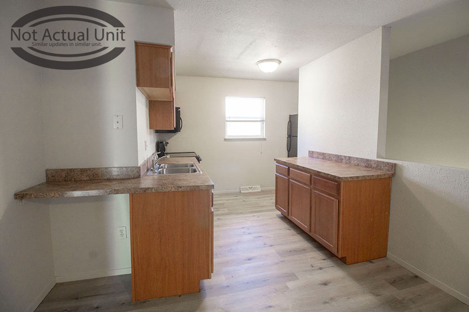 Columbia House: 1013 W Ash St