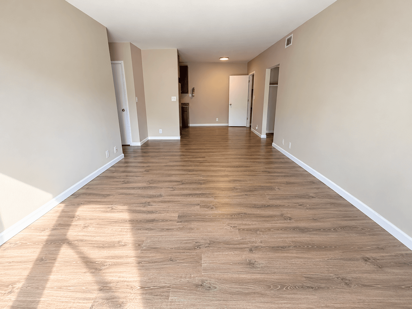Columbia Apartment: 3408 Balboa Ln #45