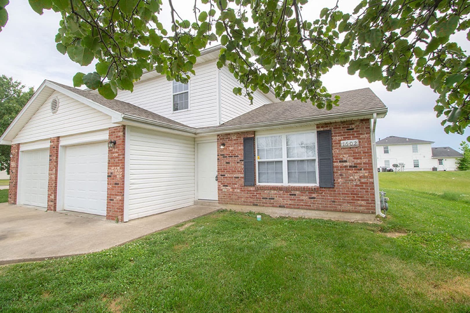 Columbia House: 1602 High Quest Cir