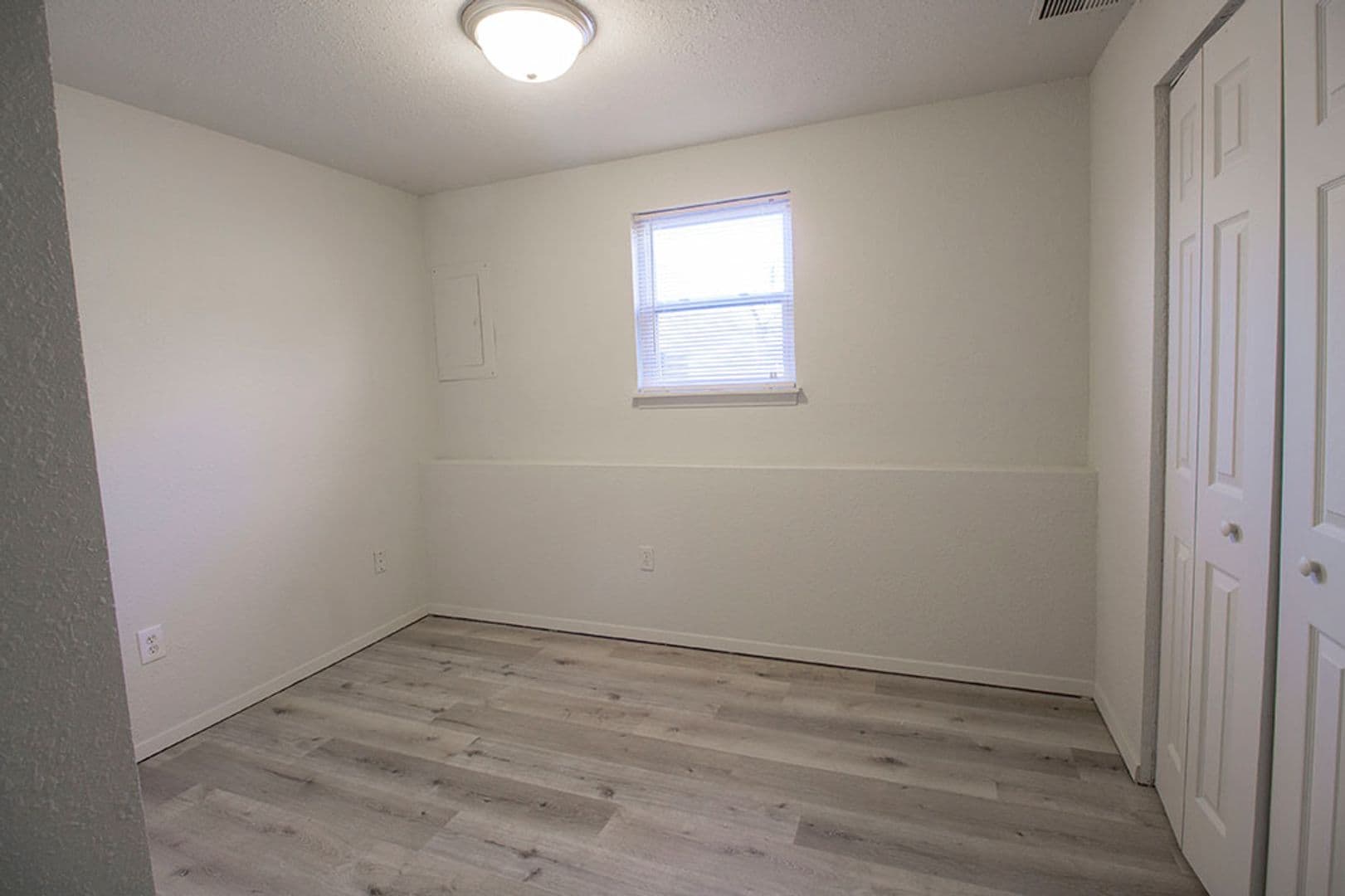 Columbia House: 1005 W Ash St