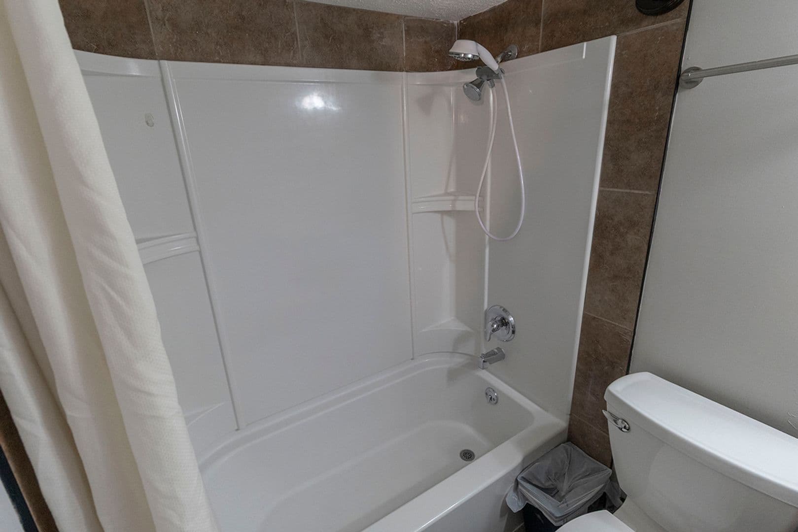 Columbia House: 204 Wheaton Ct