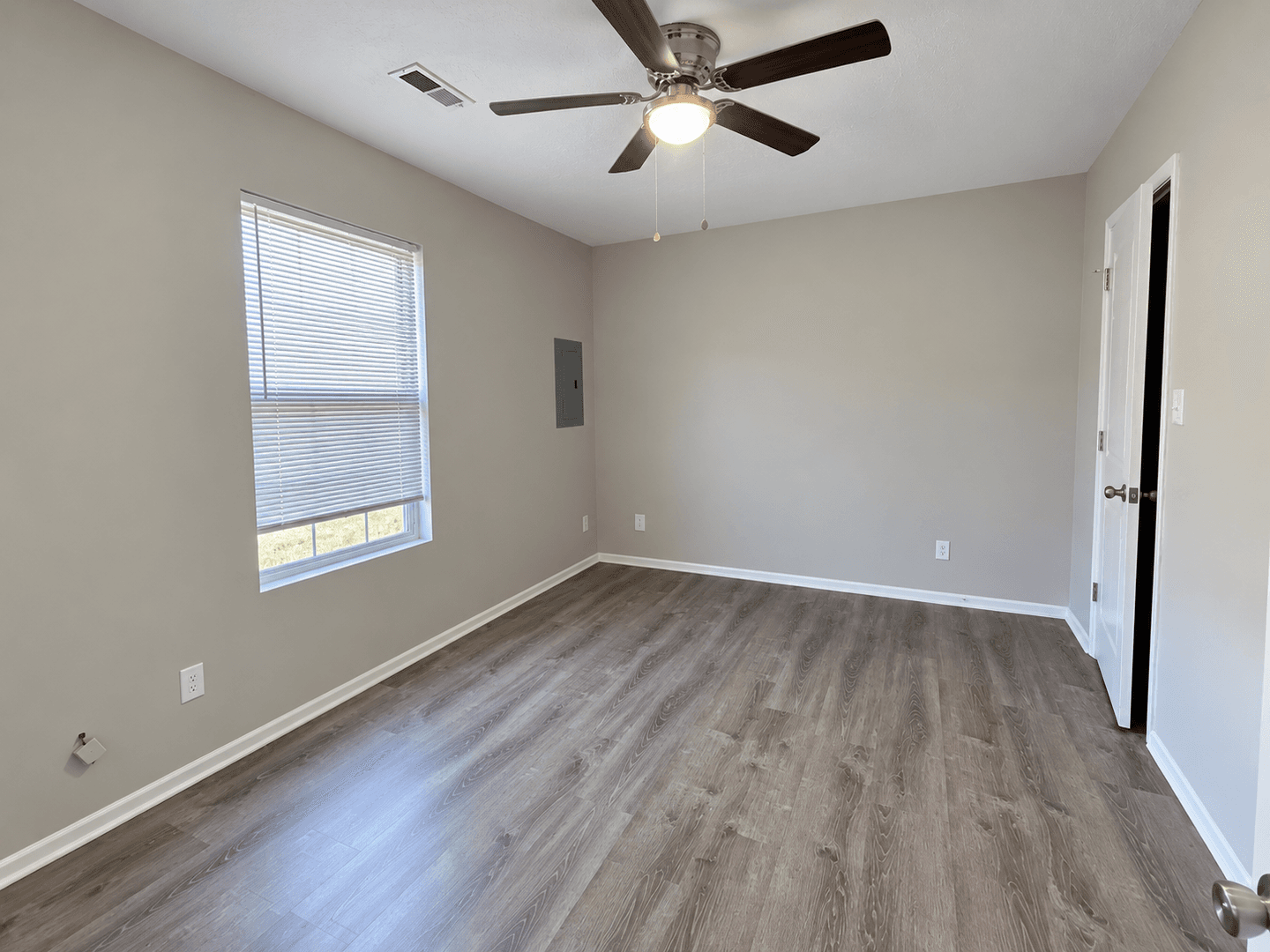 Columbia House: 1421 Risen Star Ct