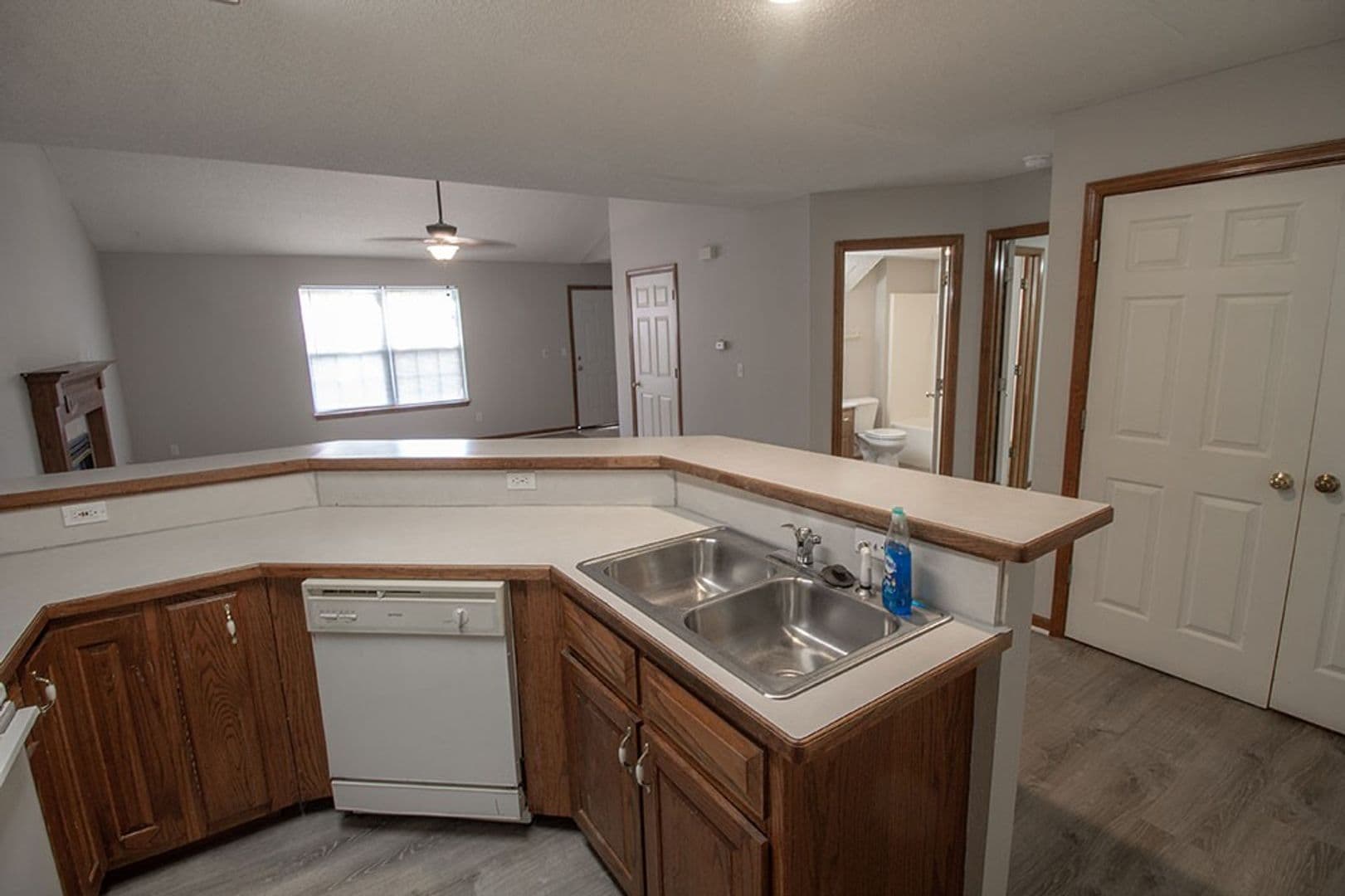 Columbia Apartment: 1316 Valley Creek
