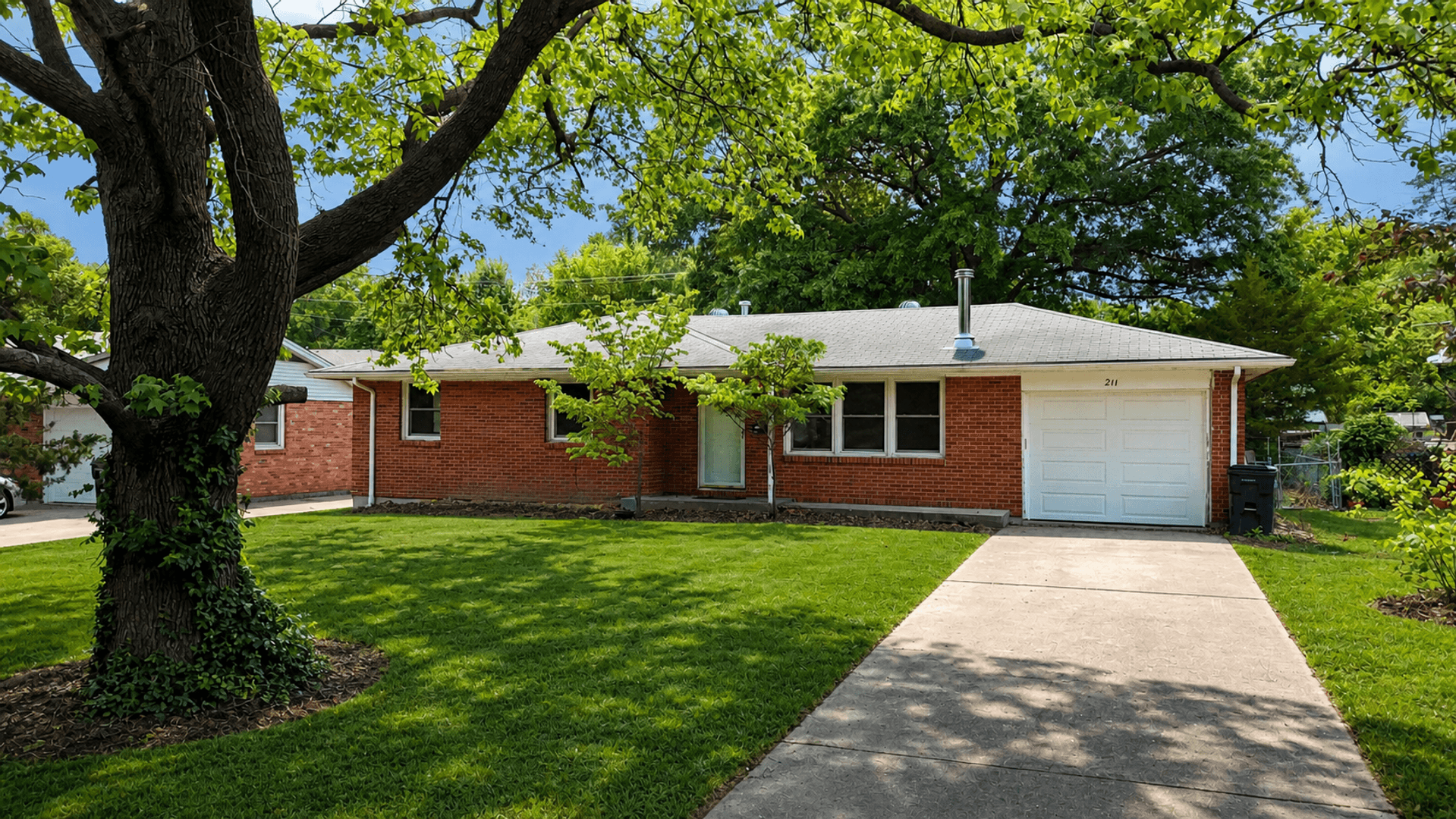 Columbia House: 211 Bourn Ave