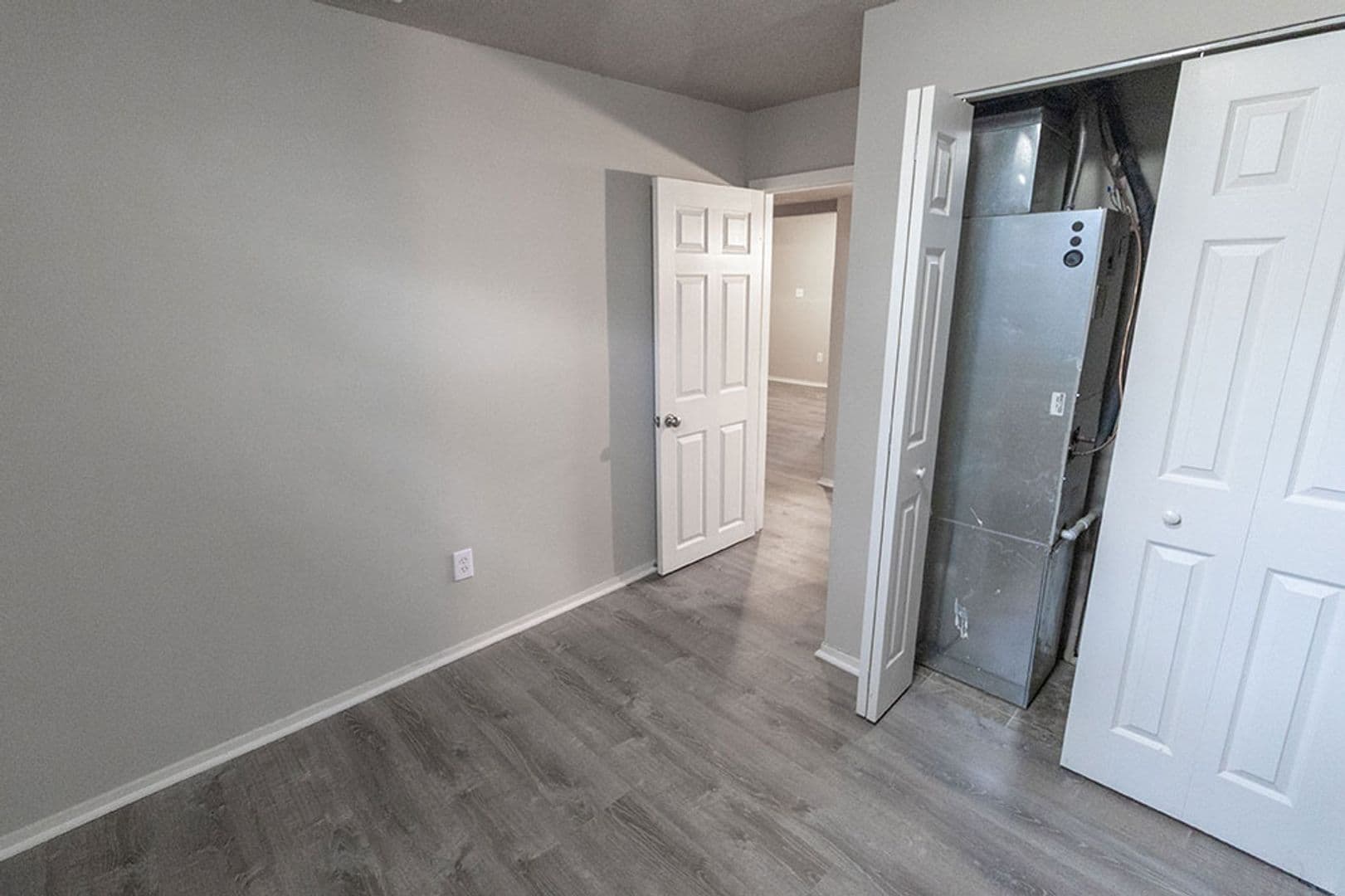 Columbia House: 212 Wheaton Ct