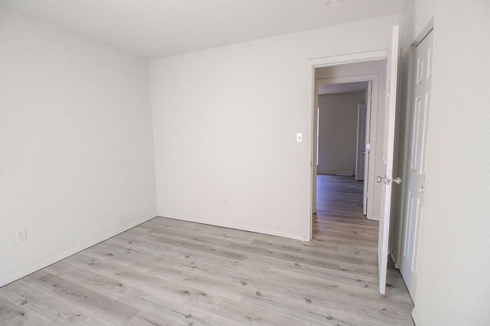 Columbia House: 1005 W Ash St