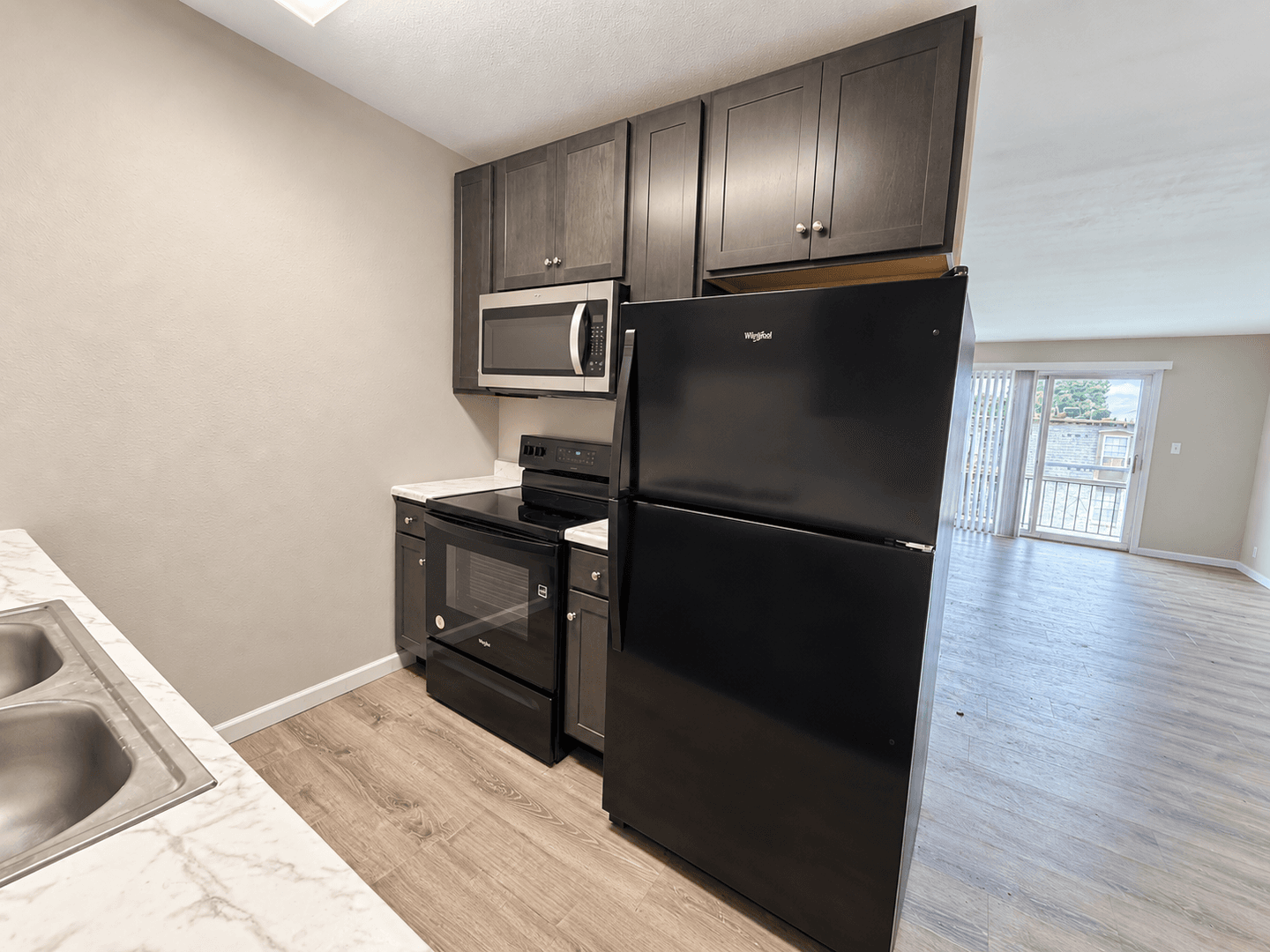 Columbia Apartment: 3408 Balboa Ln #34