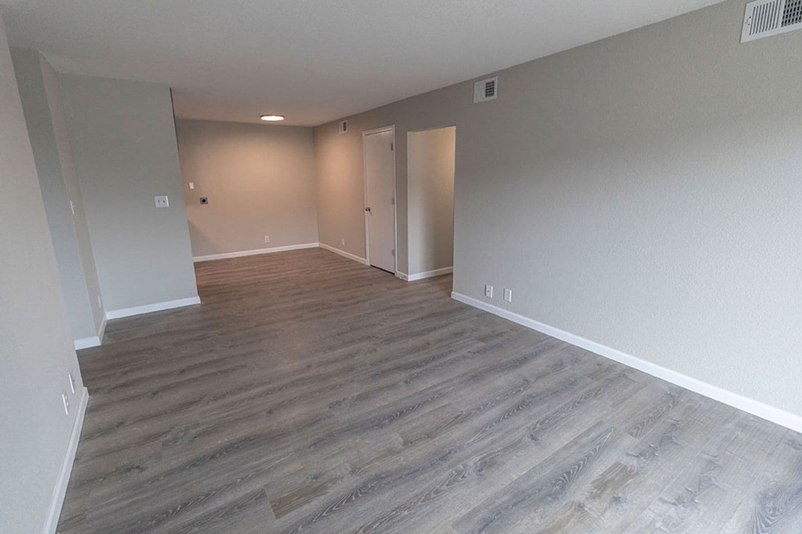 Columbia Apartment: 3408 Balboa Ln #26