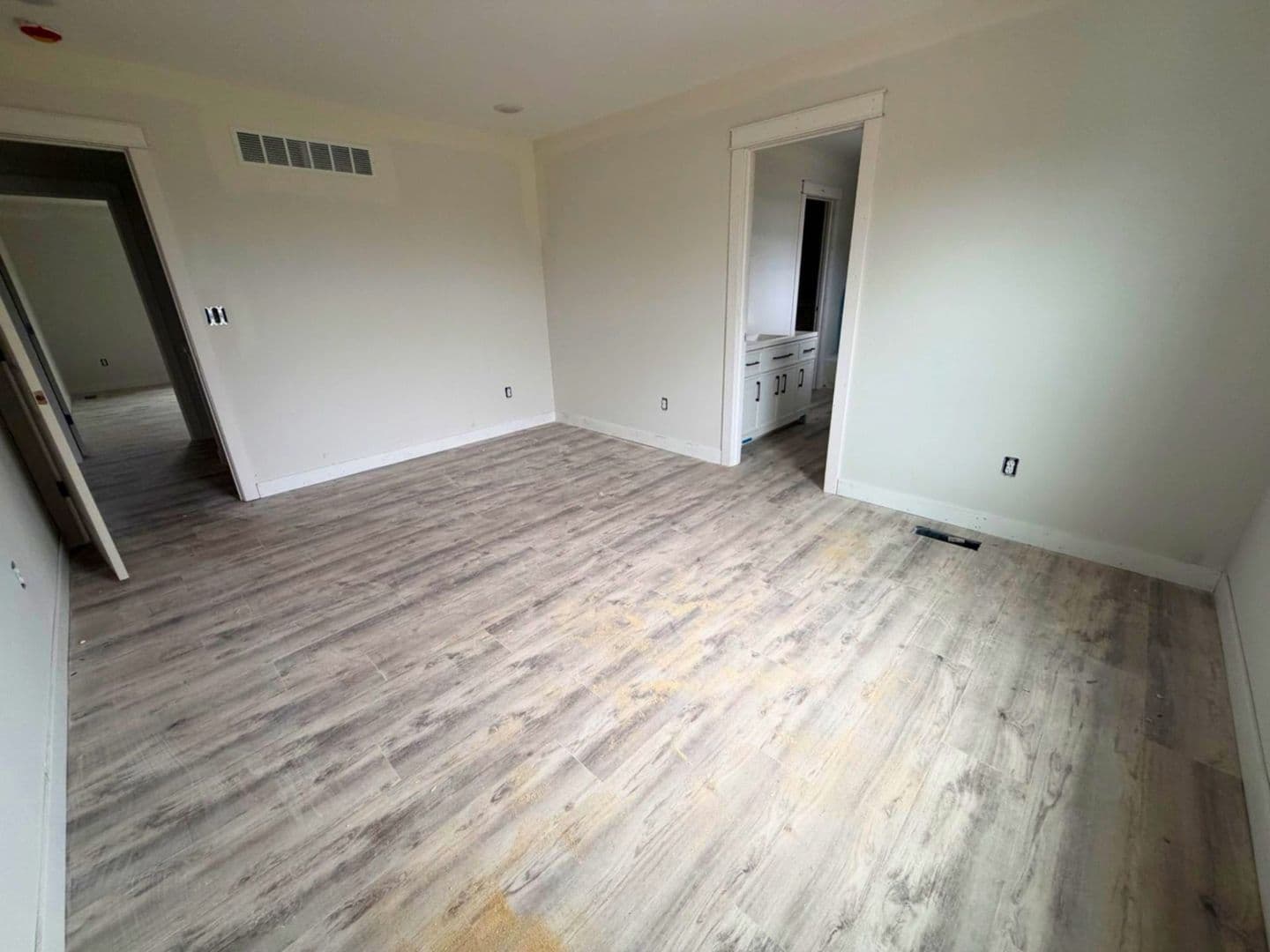 Columbia House: 5000 Derby Ridge Dr - 503