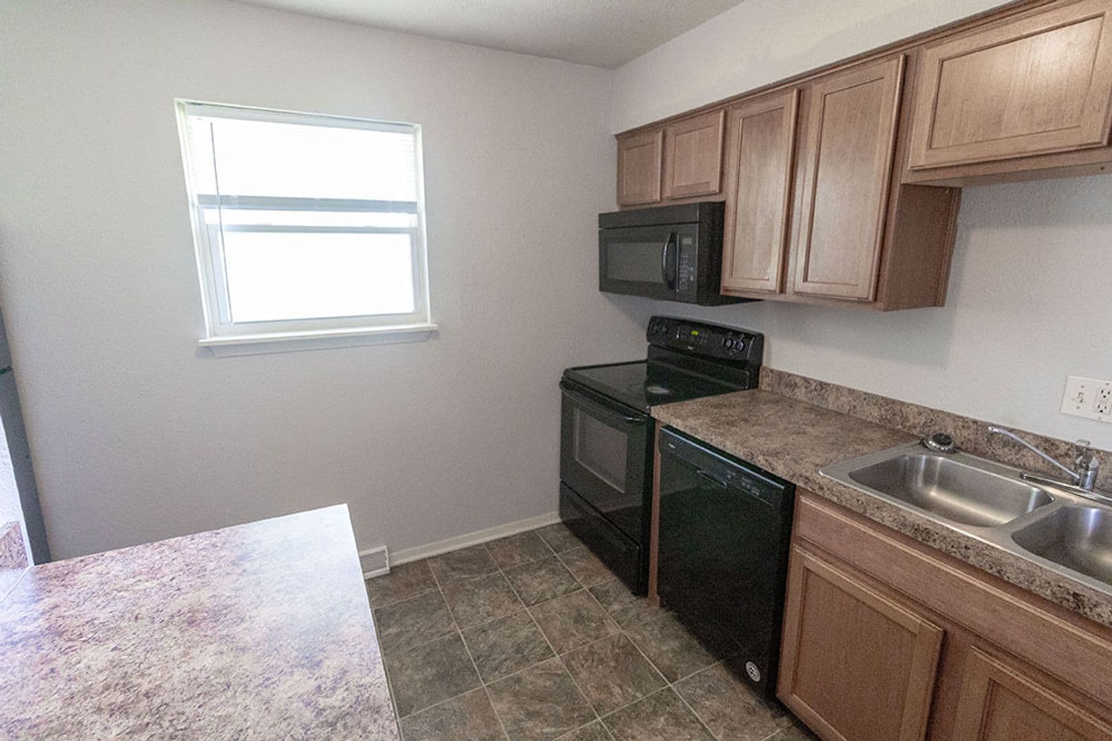 Columbia House: 1015 W Ash St
