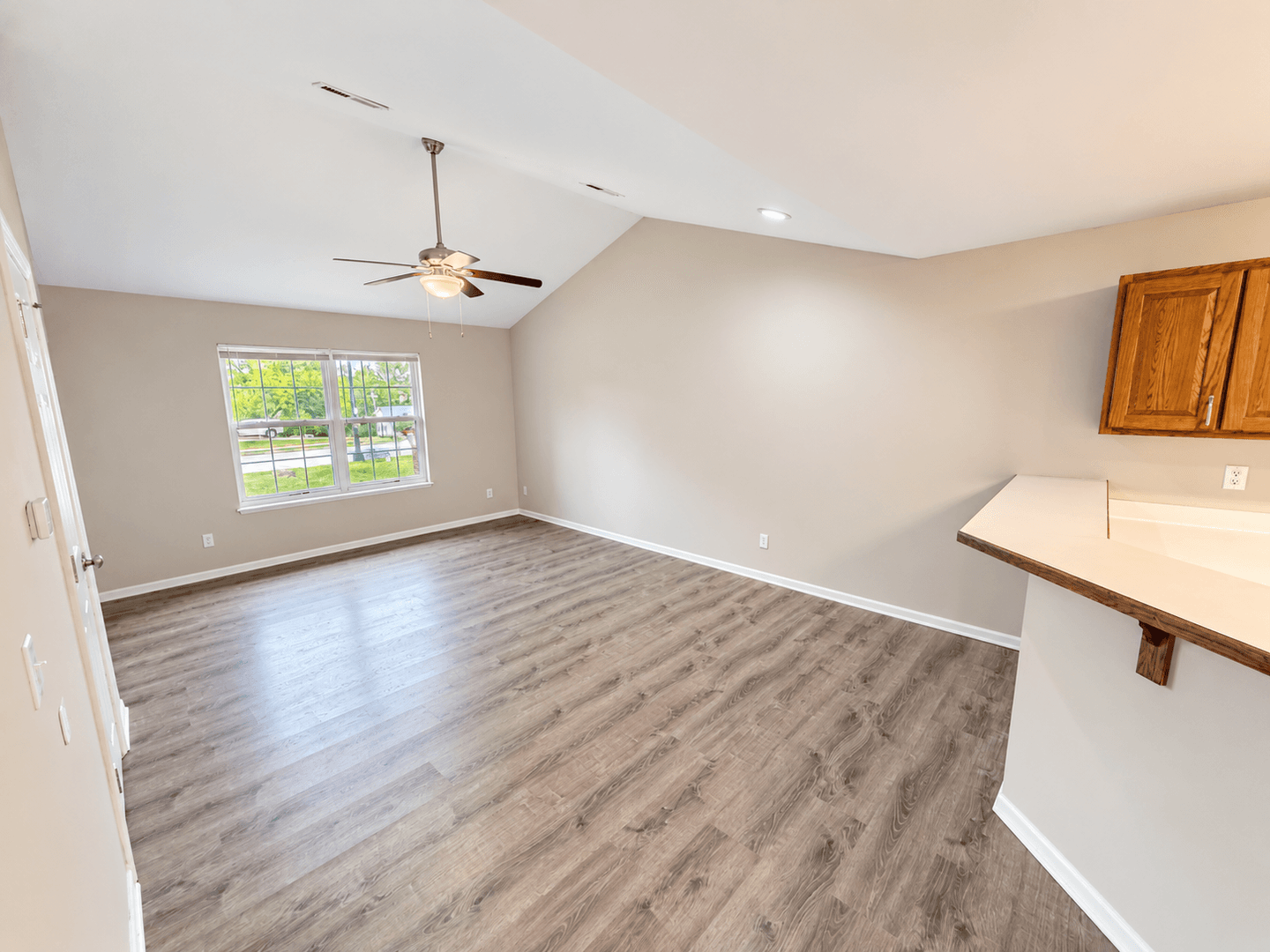 Columbia House: 1306 Godas Cir