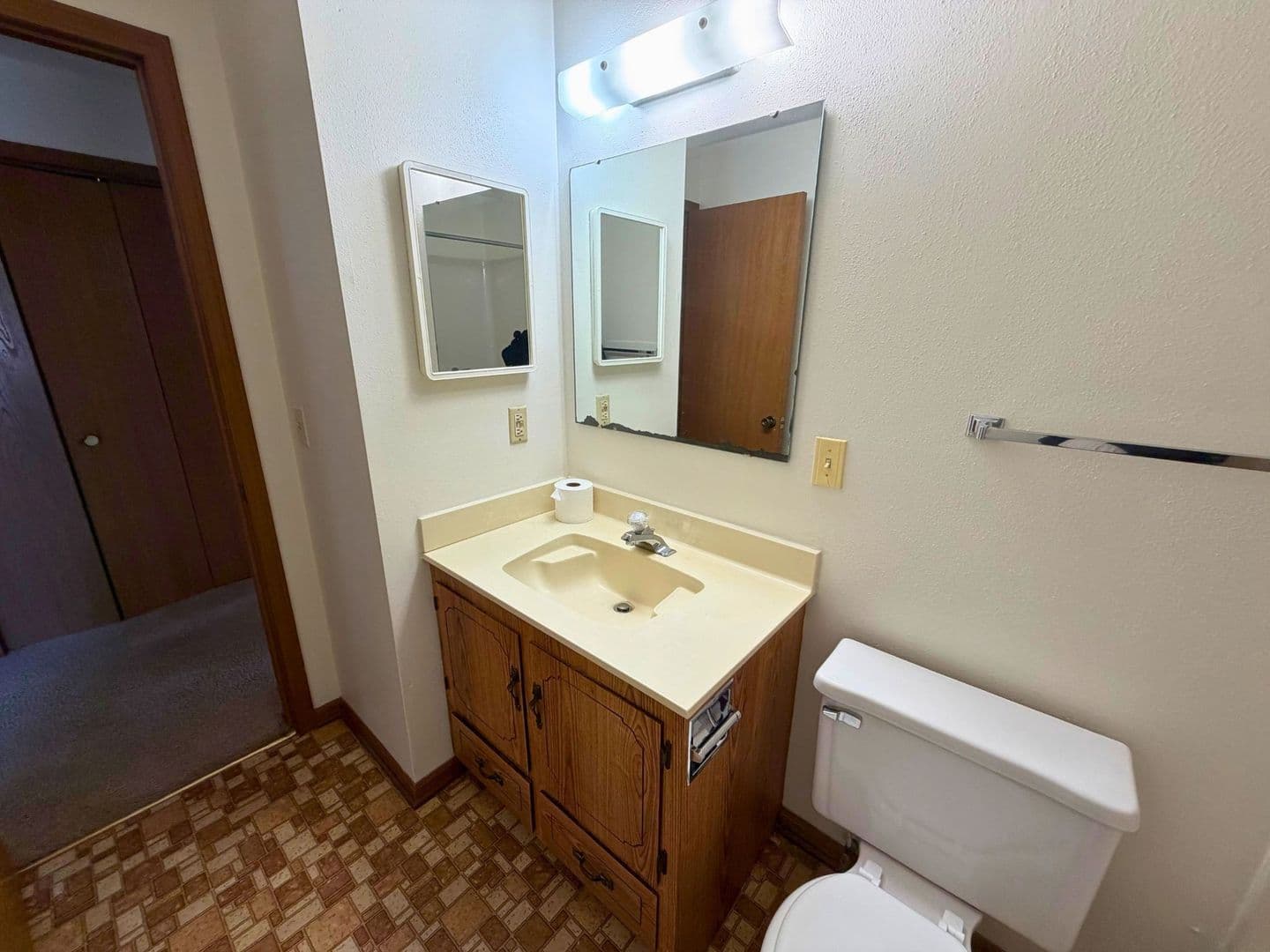 Jefferson City House: 843 Southwest Blvd D