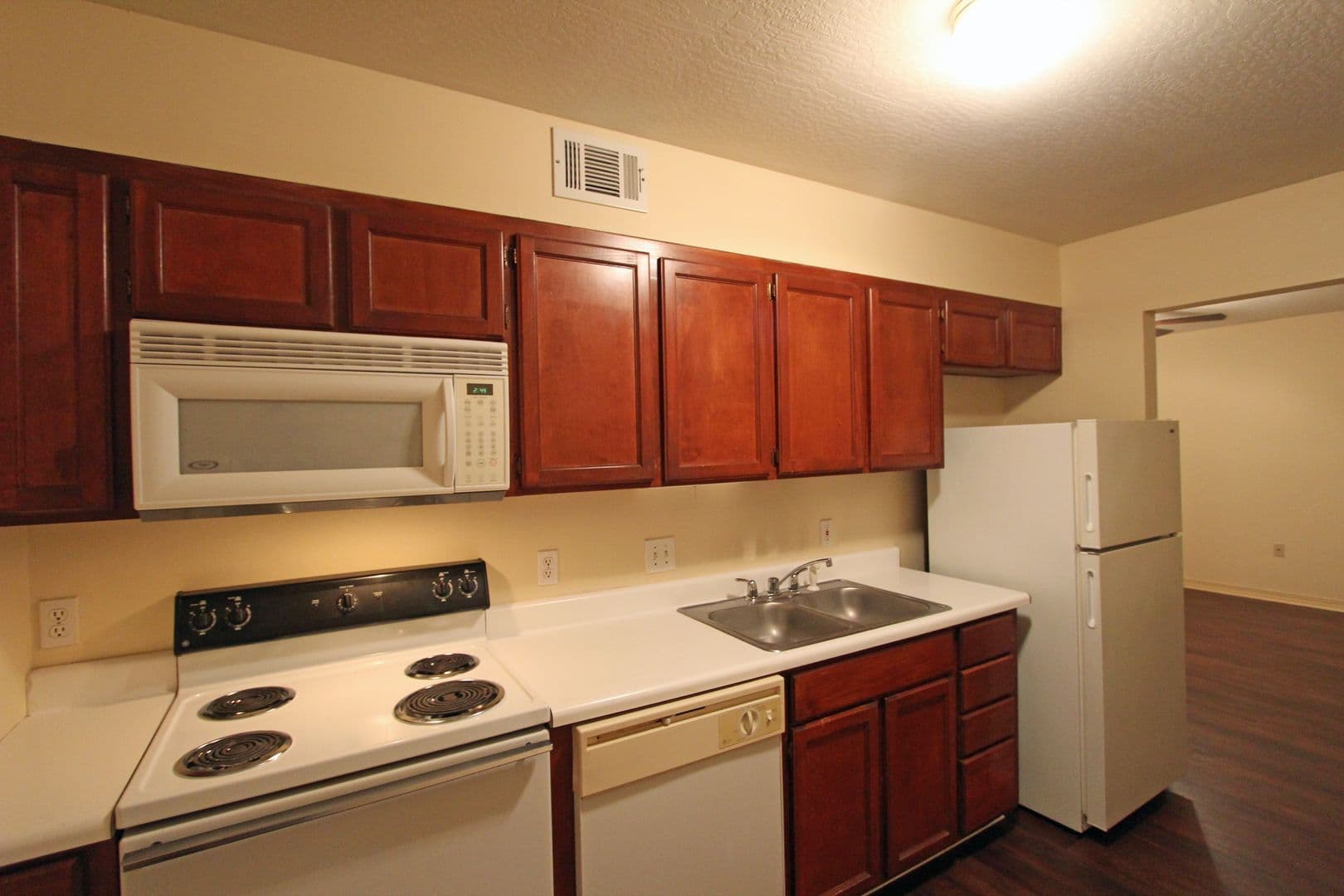 Hattiesburg Apartment: 211 Chevy Chase Drive