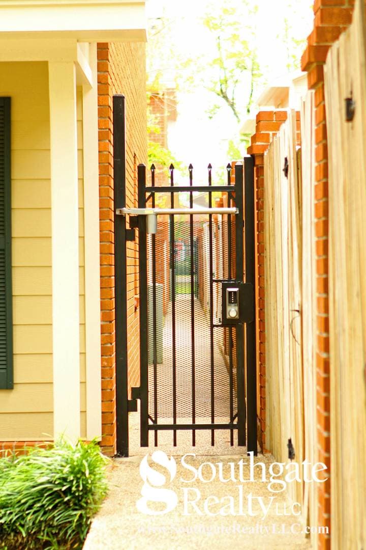 Hattiesburg Apartment: 300 N. 38th Avenue