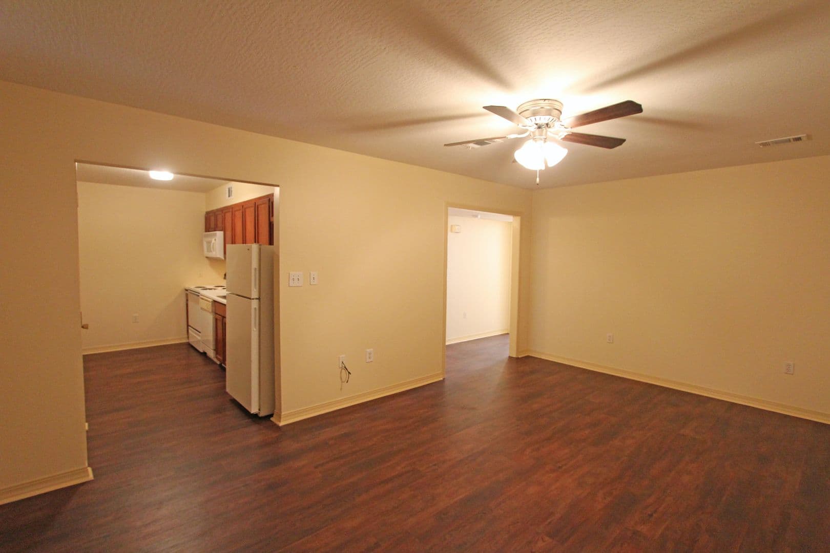 Hattiesburg Apartment: 211 Chevy Chase Drive