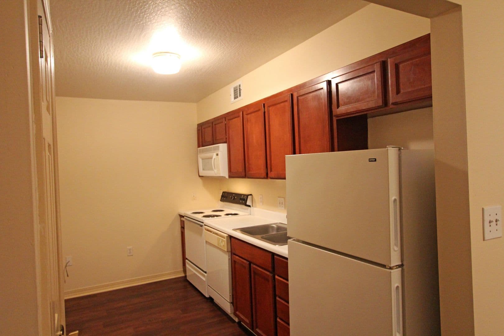 Hattiesburg Apartment: 211 Chevy Chase Drive