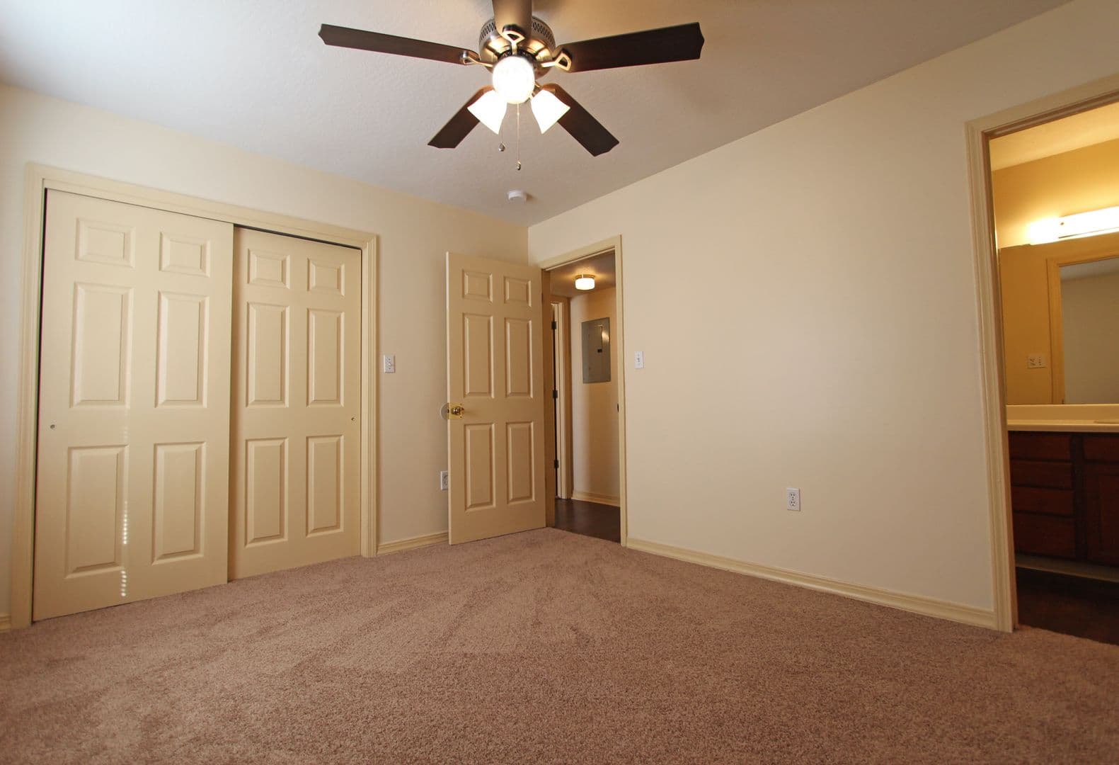Hattiesburg Apartment: 211 Chevy Chase Drive