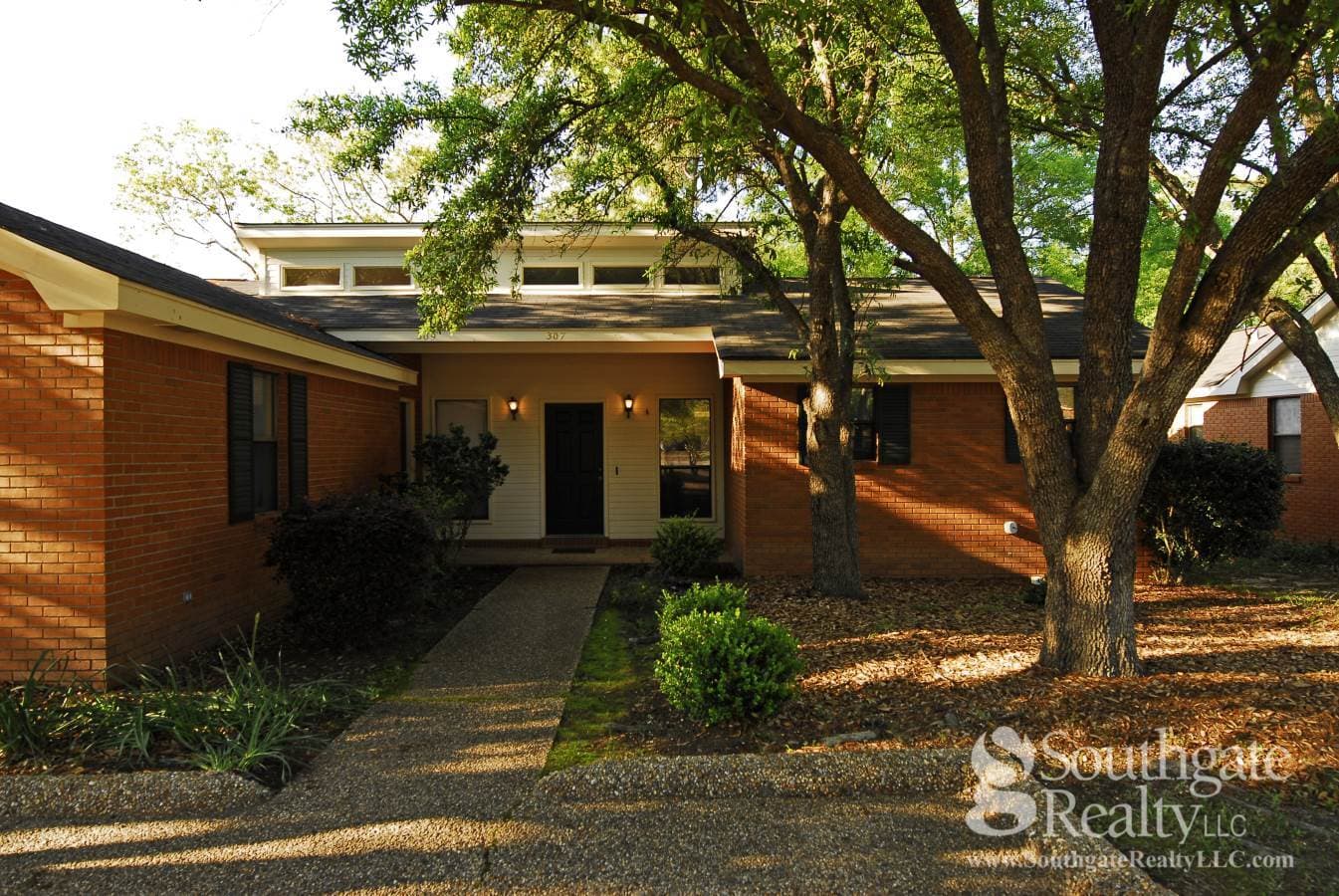 Hattiesburg Apartment: 119 Westminister Drive
