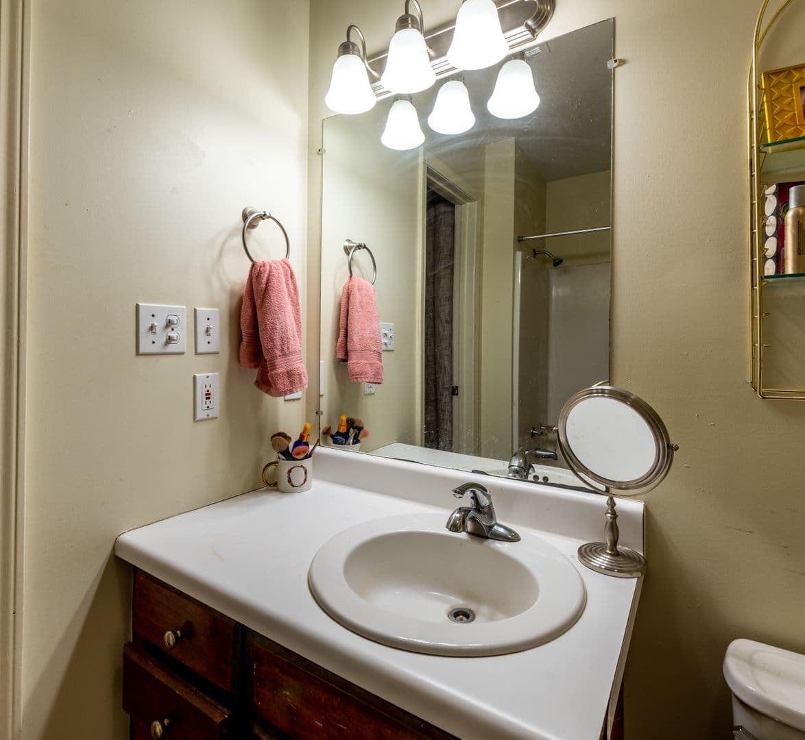 Hattiesburg Apartment: 211 Chevy Chase Drive