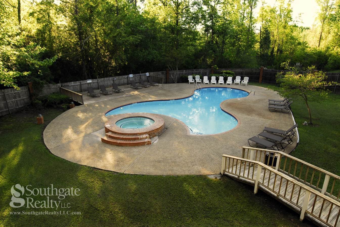 Hattiesburg Apartment: 119 Westminister Drive