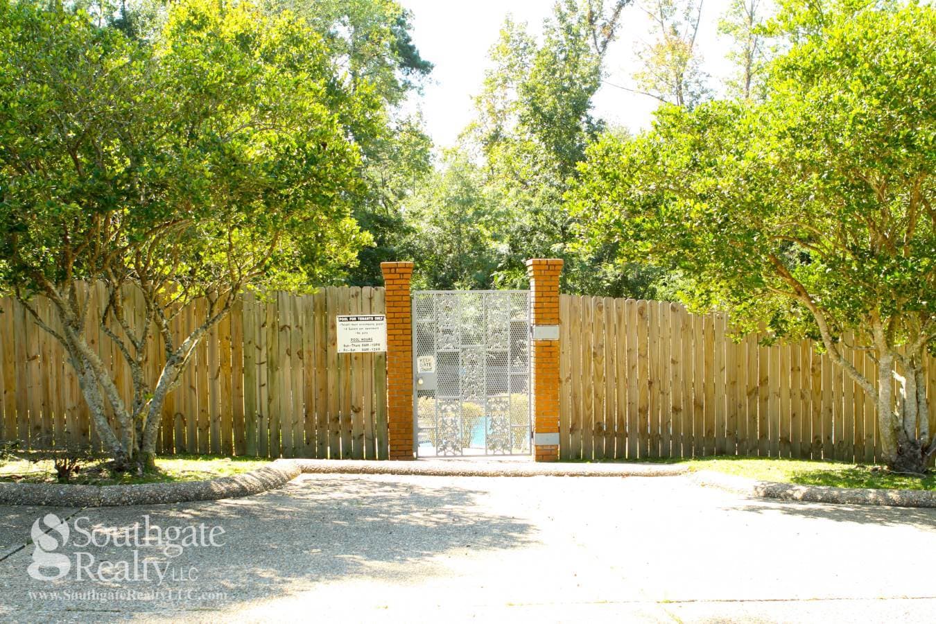 Hattiesburg Apartment: 119 Westminister Drive