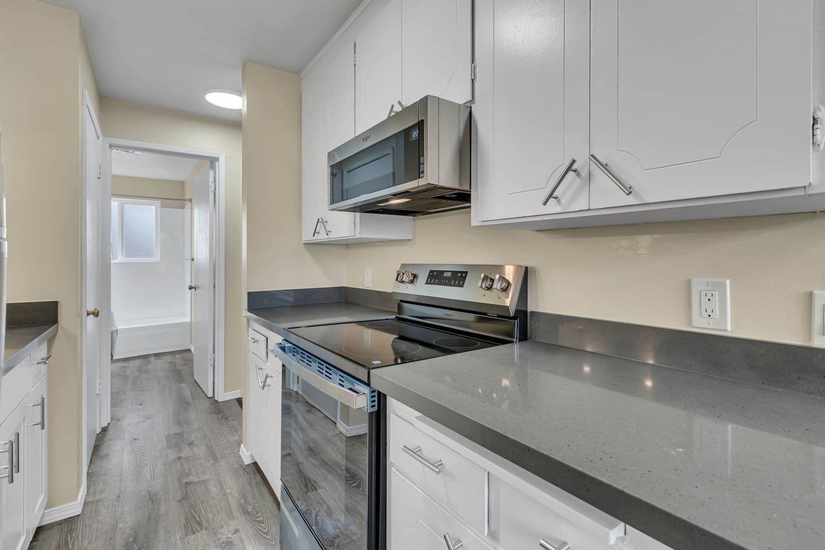 Seattle Apartment: 1519 NW 65th St